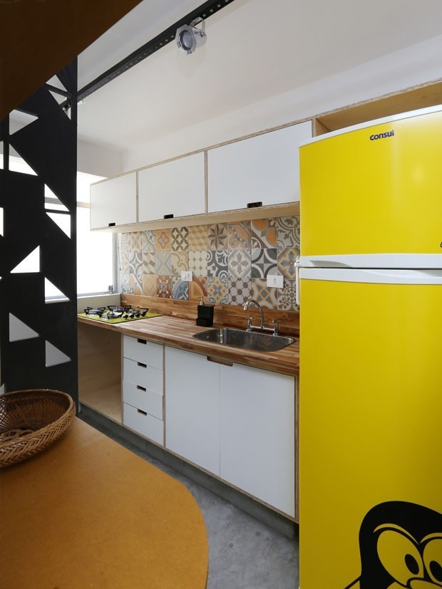 small kitchen design ideas with bright hues